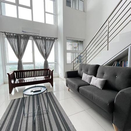 Yenni Duplex @ DeCentrum, Kajang Serdang  Bagian luar foto