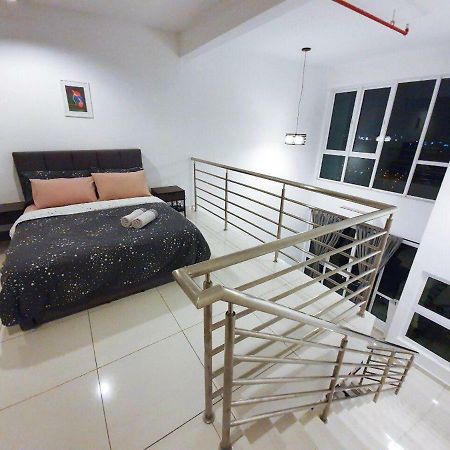 Yenni Duplex @ DeCentrum, Kajang Serdang  Bagian luar foto