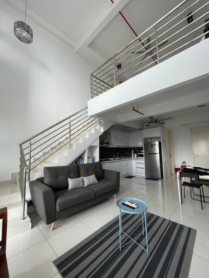 Yenni Duplex @ DeCentrum, Kajang Serdang  Bagian luar foto