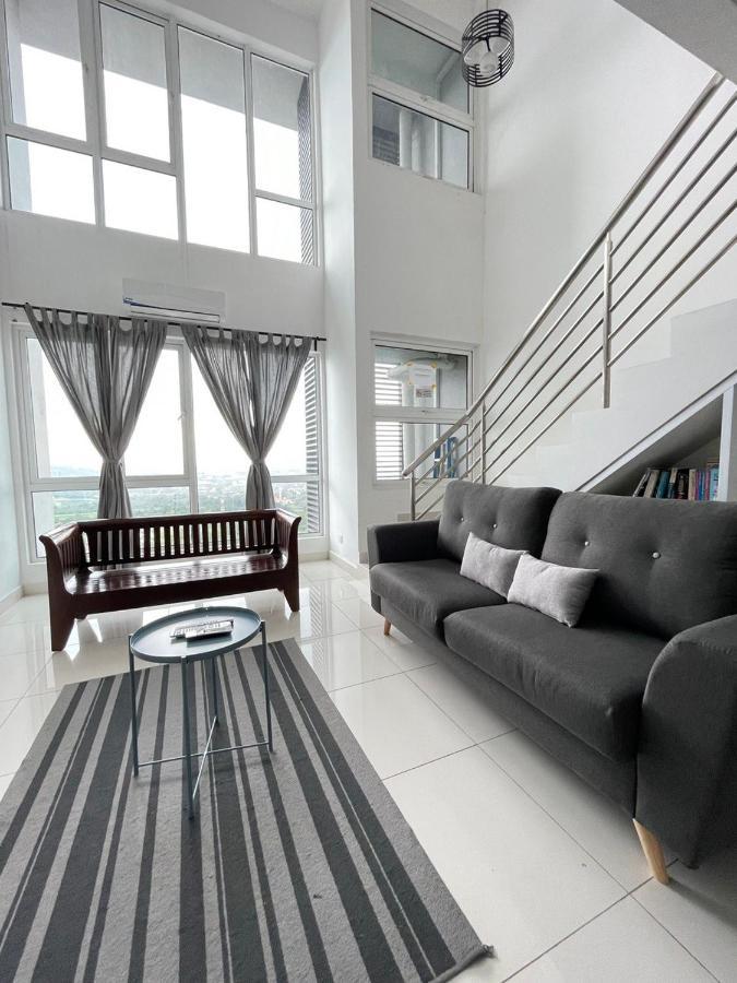 Yenni Duplex @ DeCentrum, Kajang Serdang  Bagian luar foto