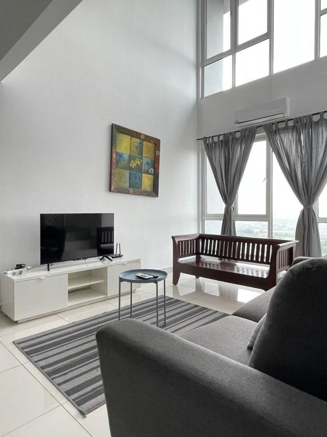 Yenni Duplex @ DeCentrum, Kajang Serdang  Bagian luar foto