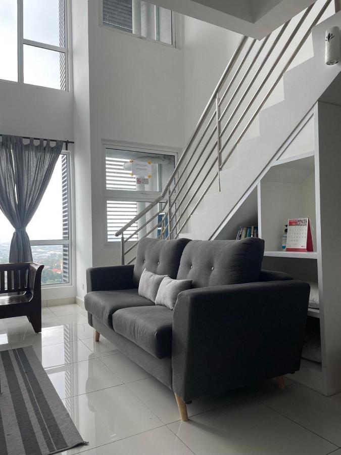 Yenni Duplex @ DeCentrum, Kajang Serdang  Bagian luar foto