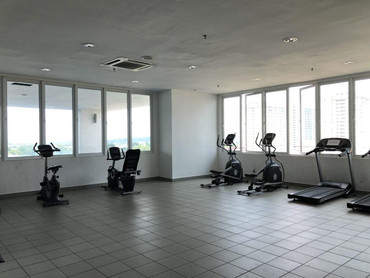 Yenni Duplex @ DeCentrum, Kajang Serdang  Bagian luar foto
