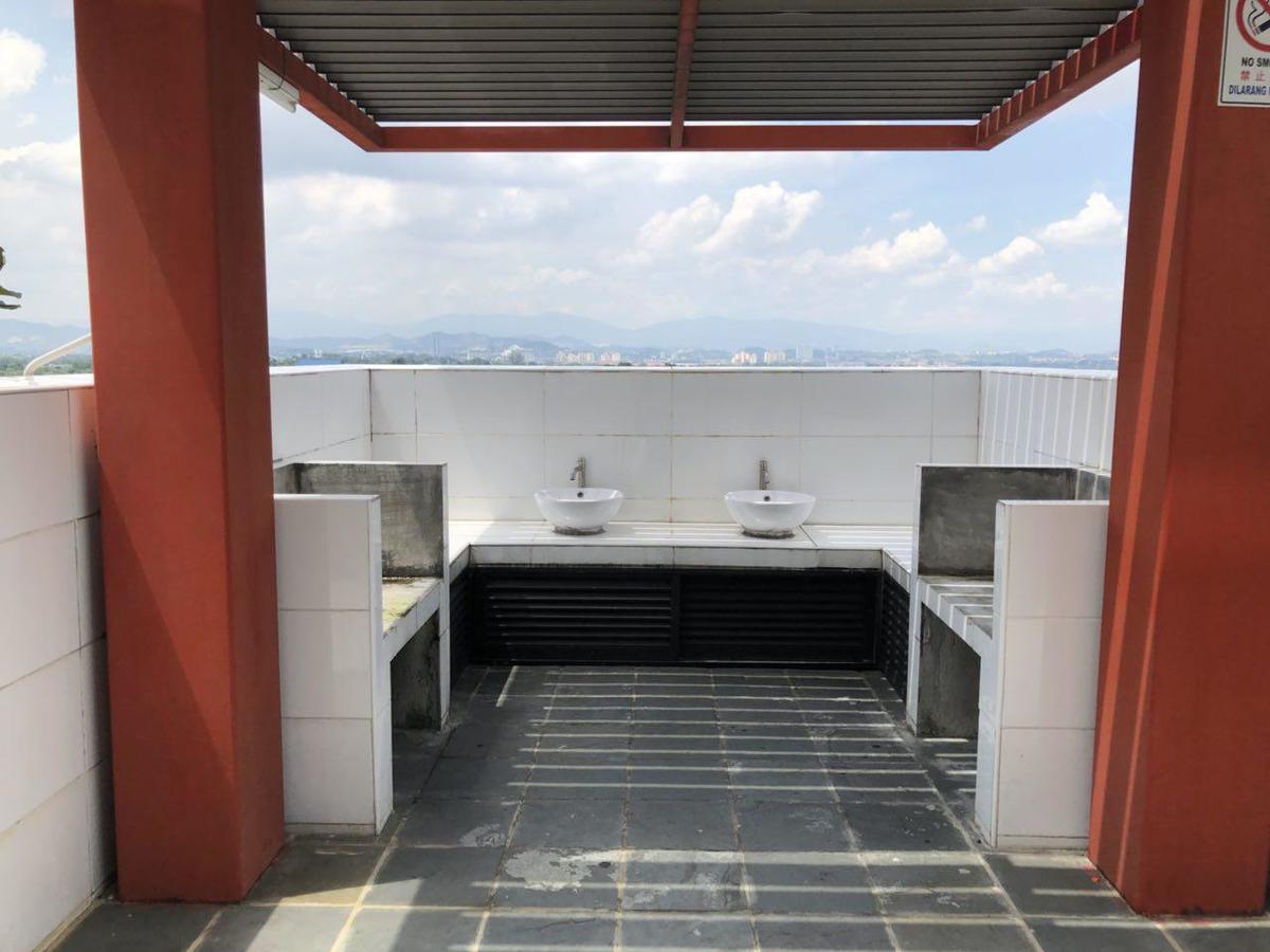 Yenni Duplex @ DeCentrum, Kajang Serdang  Bagian luar foto