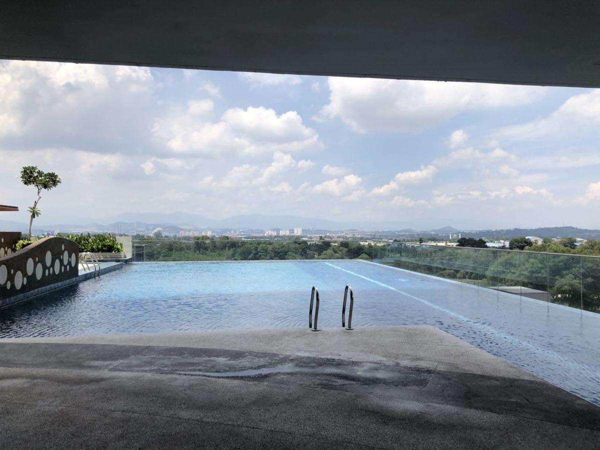 Yenni Duplex @ DeCentrum, Kajang Serdang  Bagian luar foto