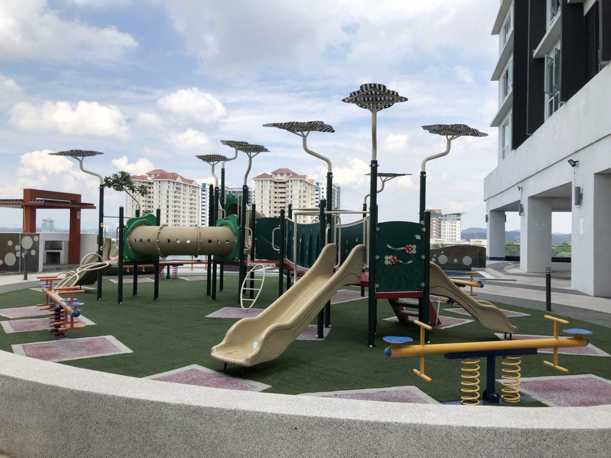 Yenni Duplex @ DeCentrum, Kajang Serdang  Bagian luar foto