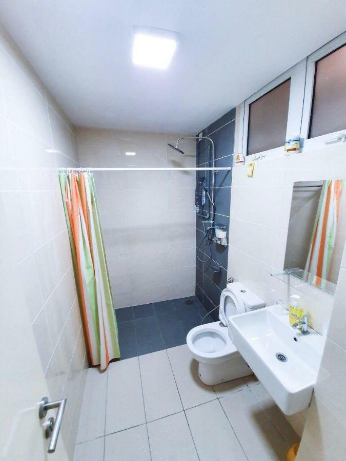 Yenni Duplex @ DeCentrum, Kajang Serdang  Bagian luar foto